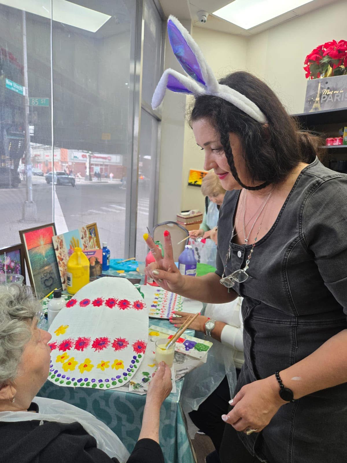 Art sessions with elderly participants