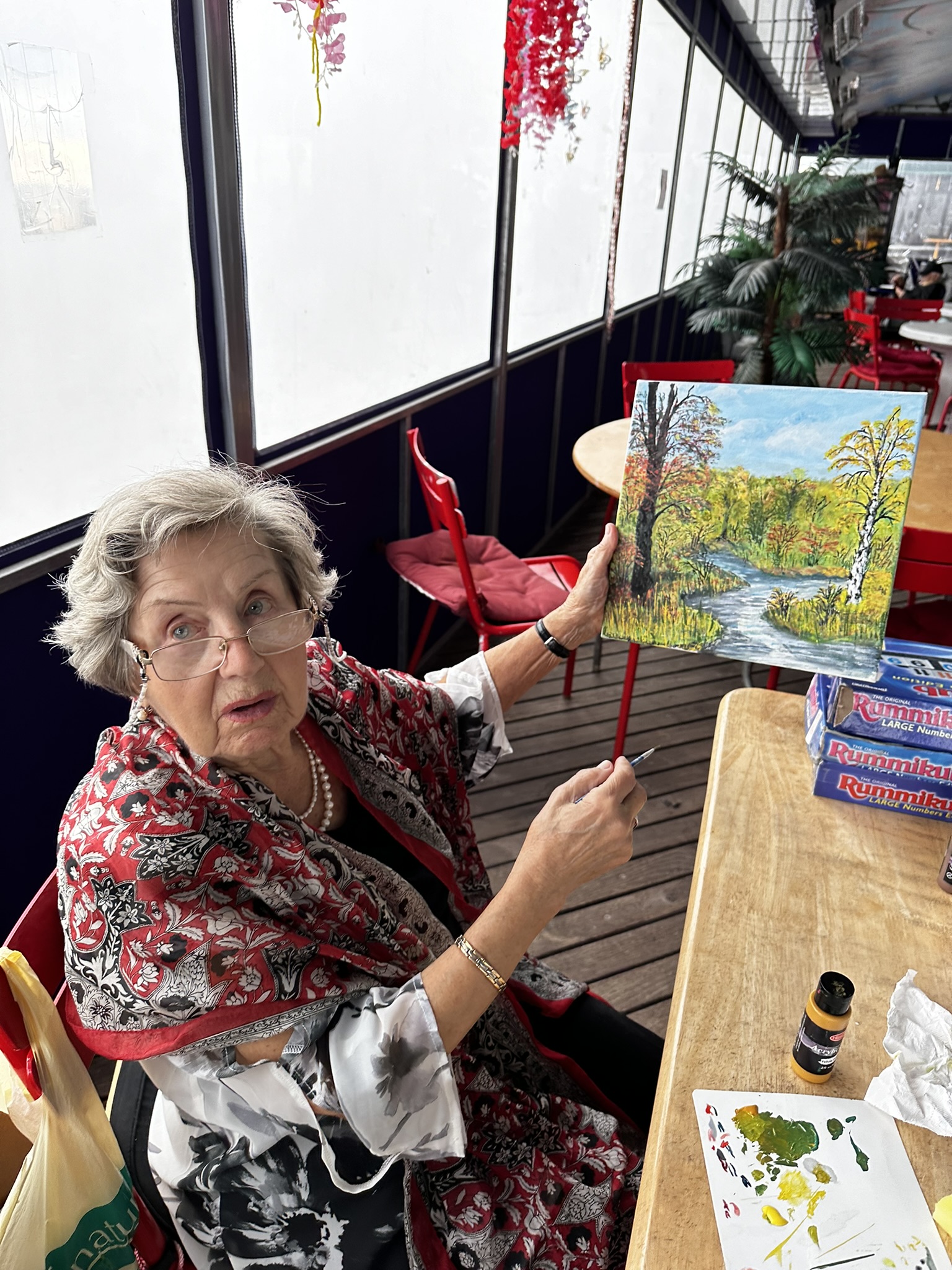 Art sessions with elderly participants