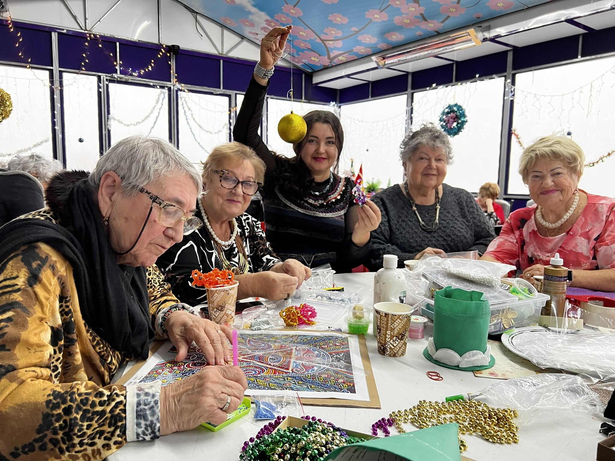 Art sessions with elderly participants