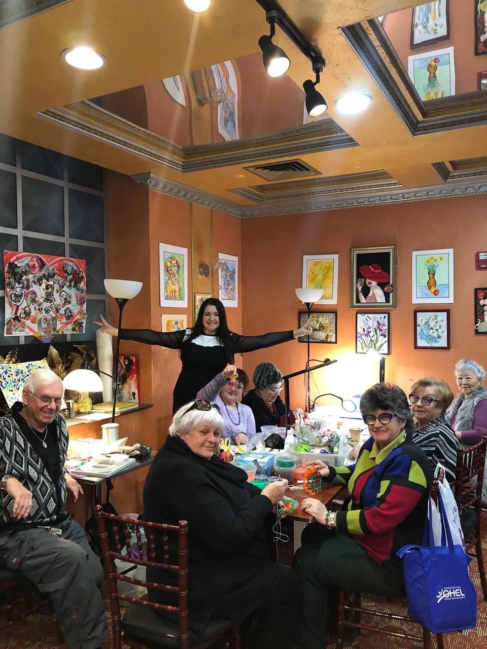 Art sessions with elderly participants